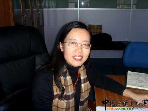 董麗:北京林業大學教授 博士生導師、中國園藝學會會員、中國風景園林學會會員、北京園林學會會員、中國園