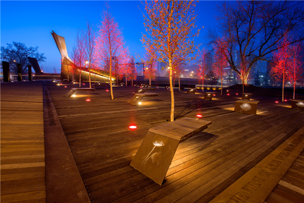 加拿大Poppy Plaza紀念廣場景觀設(shè)計