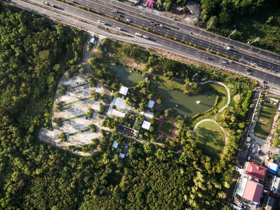 高速路旁的鄉(xiāng)土風(fēng)格開放型城市公園