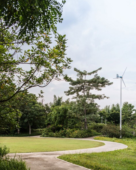 高速路旁的鄉土風格開放型城市公園