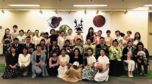 全日本華人花藝協(xié)會(huì)舉辦花展 