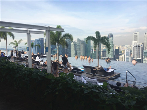 無邊際泳池，令人驚嘆的空中景觀