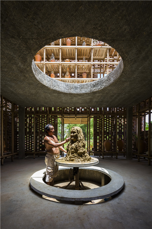 越南廣南省奠坂區Thu Bon岸邊的陶土工作室