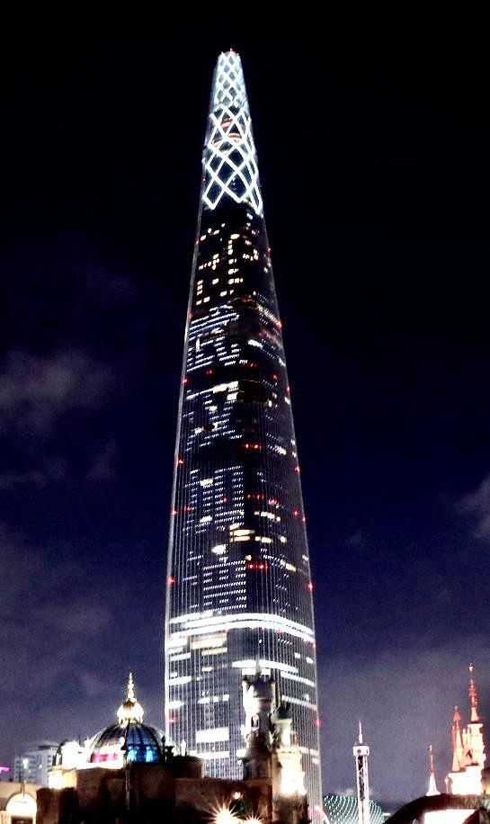 全球多地點(diǎn)亮地標(biāo)建筑 為武漢加油
