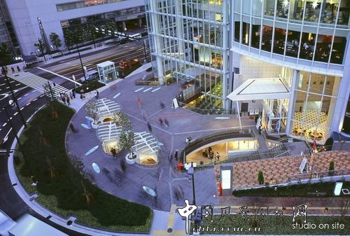 三谷徹作品展示：大阪西梅田入口廣場