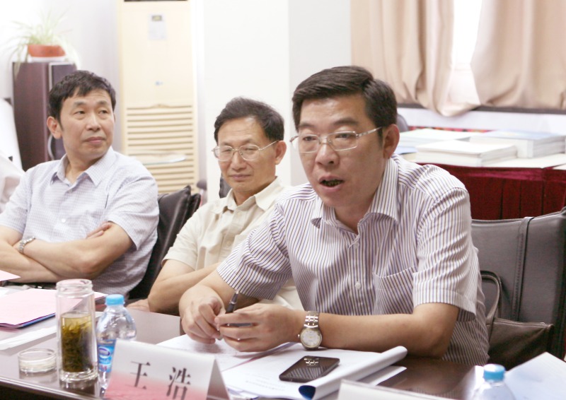 圖片說明：評審專家組組長王浩教授宣布評審結果并給予高度評價